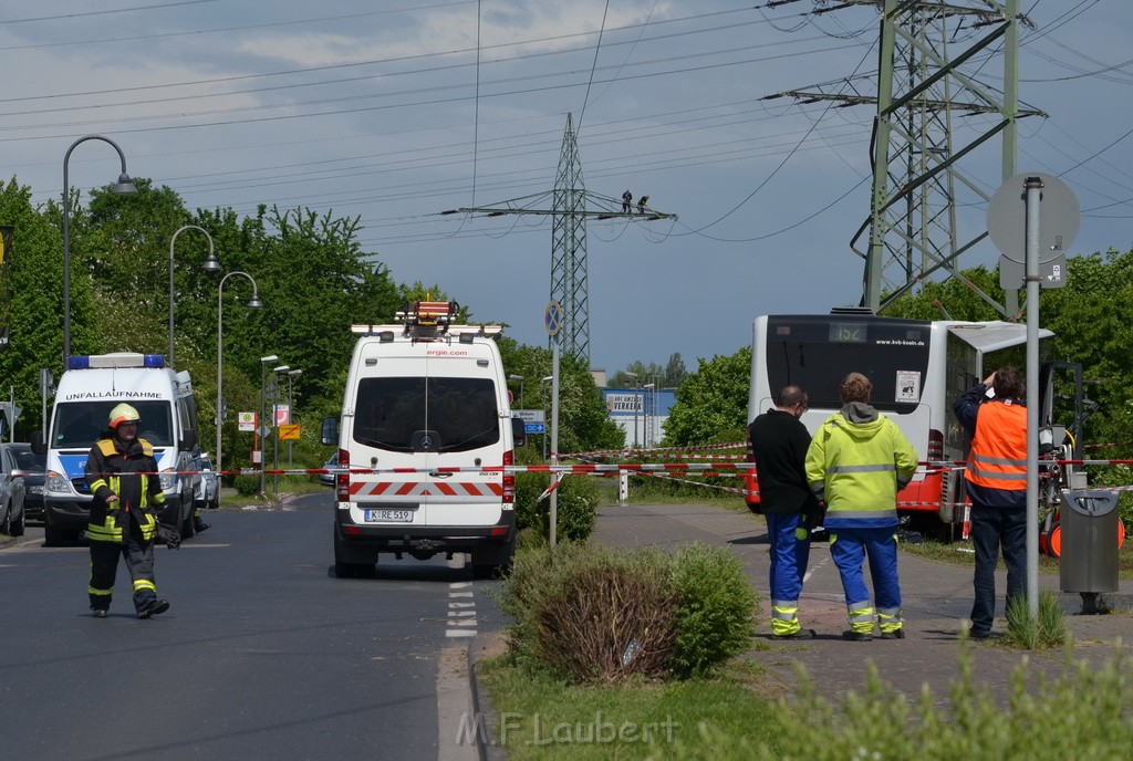 Schwerer Bus Unfall Koeln Porz Gremberghoven Neuenhofstr P336.JPG - Miklos Laubert